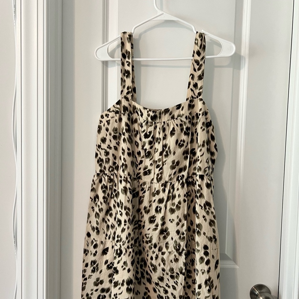 Summer Dress with straps and nice lining inside. Brand heartloom size L